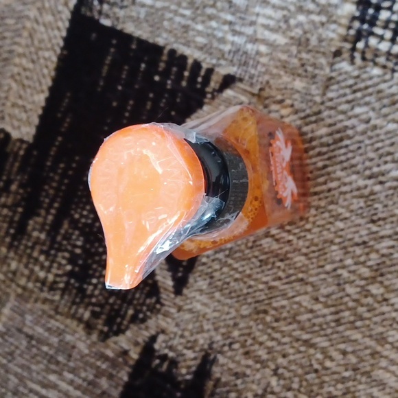 4/$40 New Purrfect Pumpkin Scented Foaming Hand Soap - 1 Pump Bottle - Picture 8 of 8